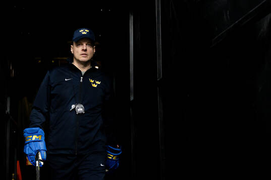 Magnus Hävelid, head coach of Sweden uring a practice
