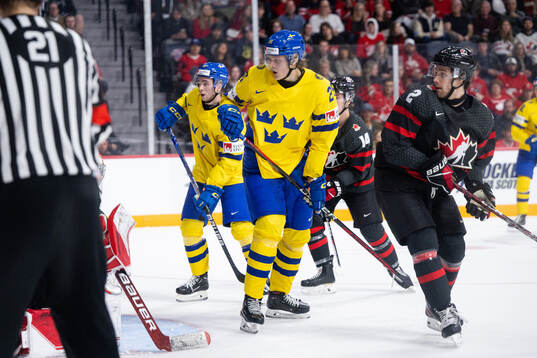 Milton Oscarson of Sweden scores the 3-1 goal