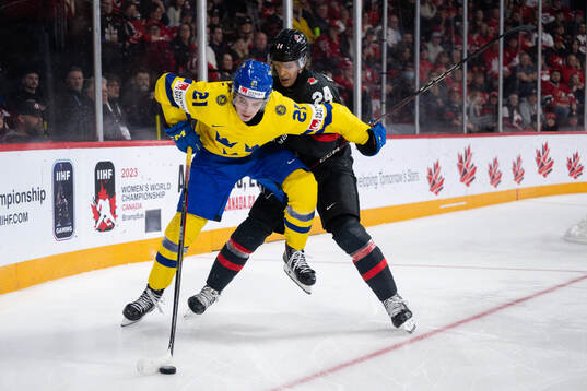 Leo Carlsson of Sweden and Ethan Del Mastro of Canada