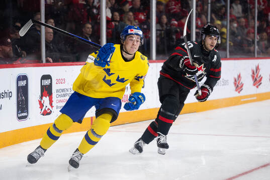 Noah Östlund of Sweden and Logan Stankoven of Canada