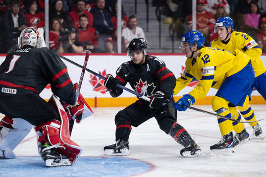 Logan Stankoven of Canada and Noah Östlund of Sweden