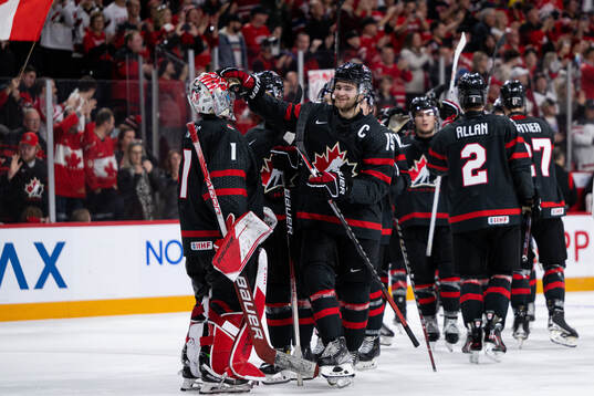 Shane Wright and goalkeeper Thomas Milic of Canada celebrate