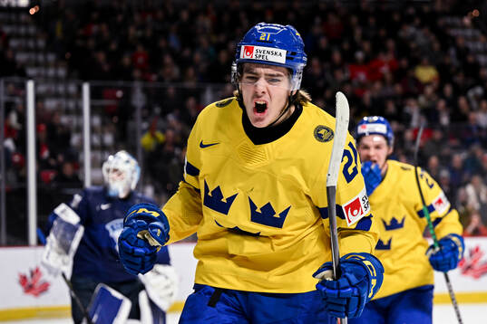 Leo Carlsson of Sweden celebrates his 1-1 goal