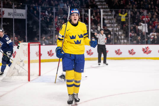 Leo Carlsson of Sweden celebrates