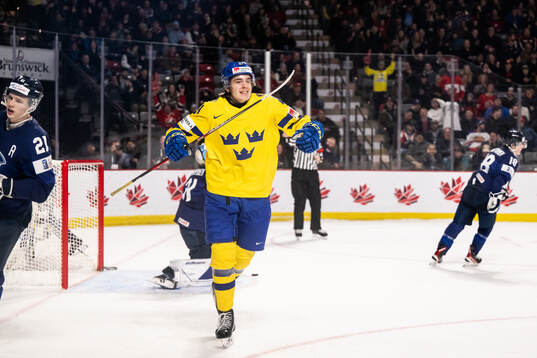 Leo Carlsson of Sweden celebrates