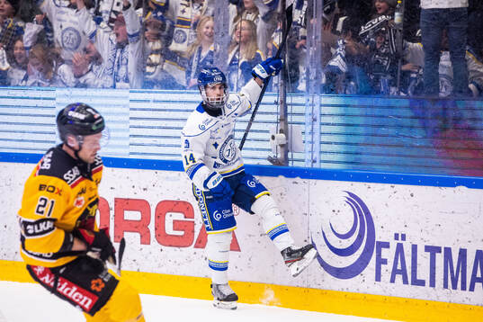 Leksands Oskar Lang jublar