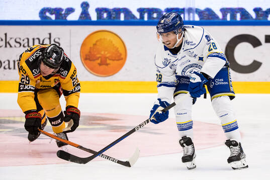 Luleås Erik Gustafsson och Leksands Justin Glenn Kloos