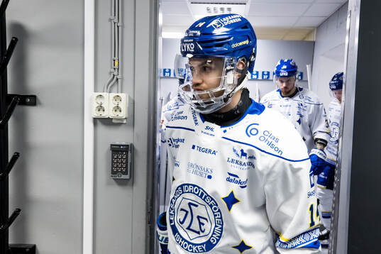 Leksands Oskar Lang innan ishockeymatchen i SHL mellan