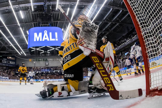 Luleås målvakt Joel Lassinantti deppar