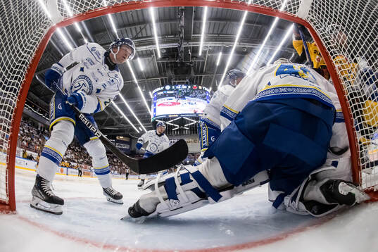 Leksands Tobias Ekberg och Leksands målvakt Mantas Armalis