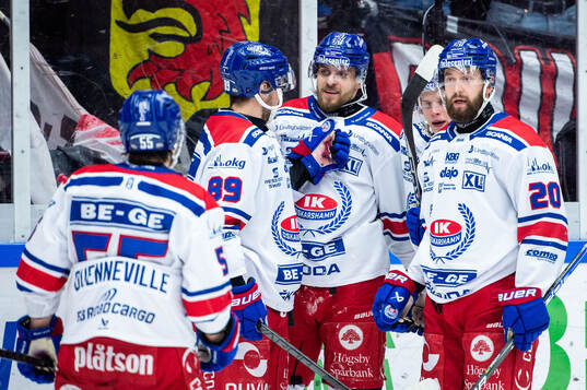 Oskarshamns Jiri Smejkal jublar med lagkamrater