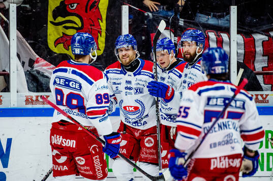 Oskarshamns Jiri Smejkal jublar med lagkamraterna
