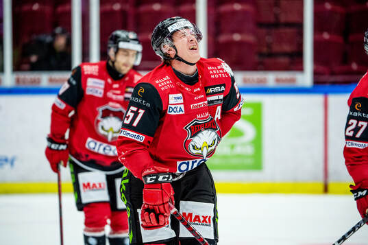 Malmö Redhawks Emil Sylvegård grinar illa