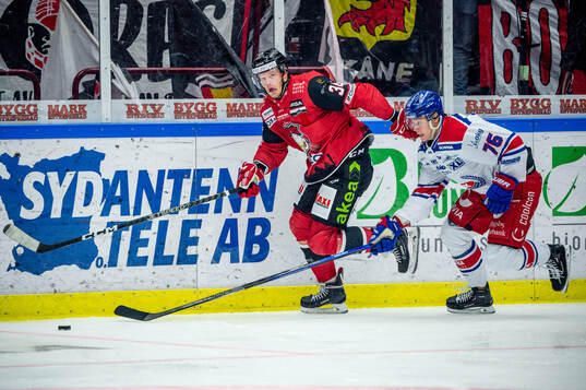 Malmö Redhawks Carl Söderberg mot Oskarshamns Emil