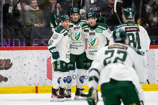 Färjestads Marcus Nilsson jublar med lagkamrater