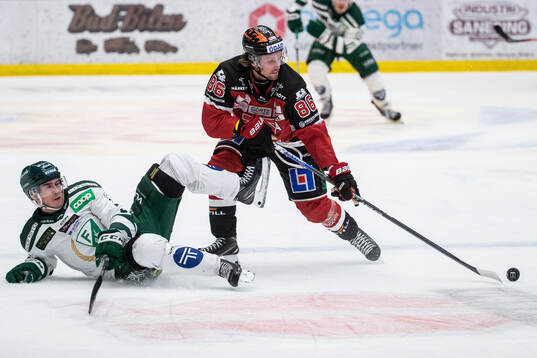 Färjestads Michael Lindqvist och Örebros Mathias Bromé