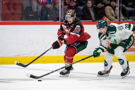 Örebros Philip Holm och Färjestads Per Åslund
