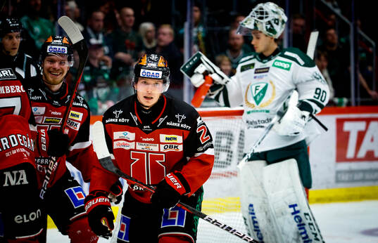 Örebros Linus Öberg jublar vid 2-1