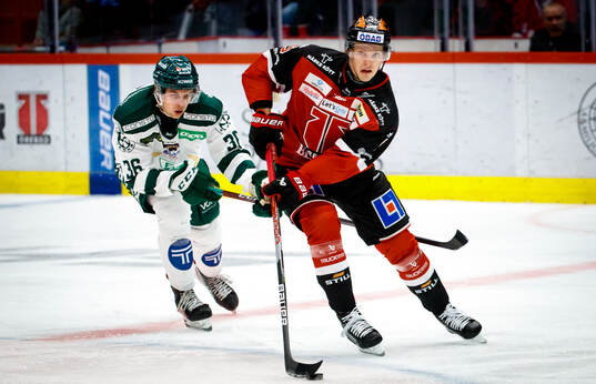 Färjestads Jonathan Andersen och Örebros Gustav Backström