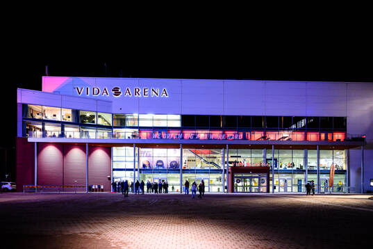 Exteriör vy av Vida arena före ishockeymatchen i SHL