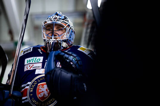 Växjös målvakt Emil Larmi före ishockeymatchen i SHL