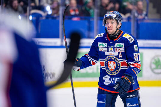 Växjös Robert Rosén jublar