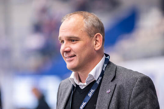 s sportchef Johan Hemlin före ishockeymatchen i SHL mellan