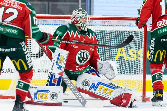 Frölundas målvakt Lars Johansson deppar