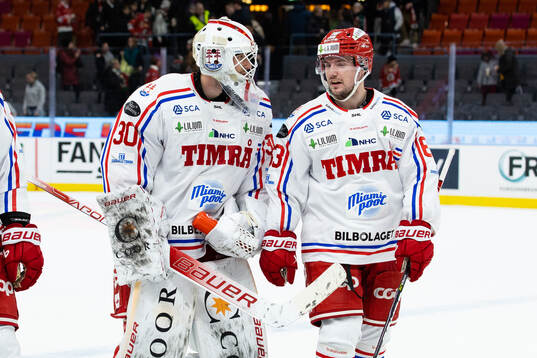 Timrås målvakt Jacob Johansson och Elmeri Eronen