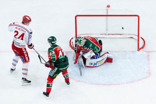 Timrås Erik Walli Walterholm styr in 1-2 i mål bakom