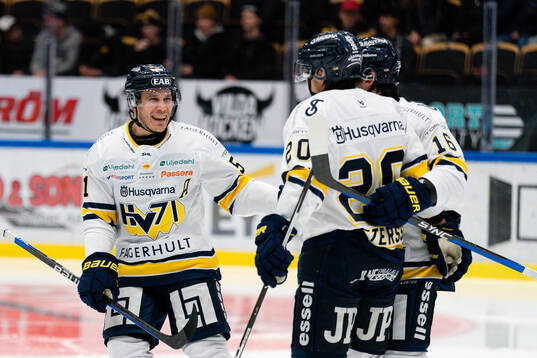 HV71s Andy Miele jublar