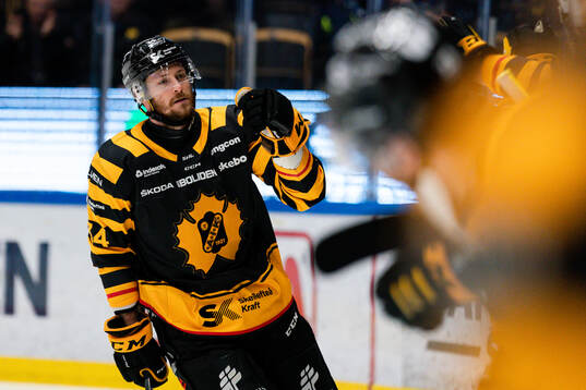 Skellefteås Tom Kühnhackl jublar