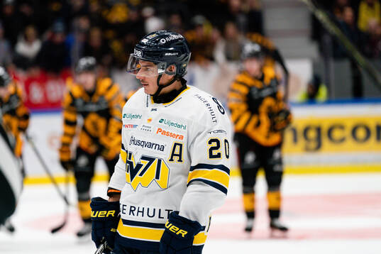 HV71s André Petersson deppar