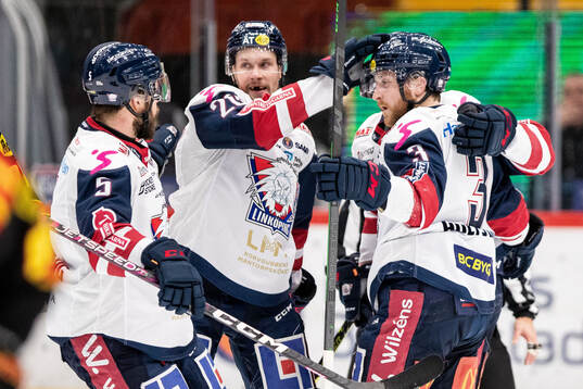 Linköpings Linus Hultström jublar