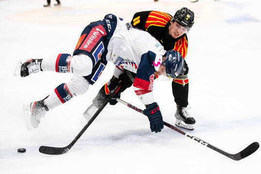 Linköpings Linus Hultström och Brynäs Dmytro Timashov