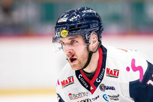 Linköpings Patrick Russell har ont