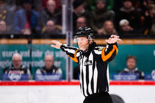 Domare Mikael Nord dömer bort Linköpings 0-3 mål