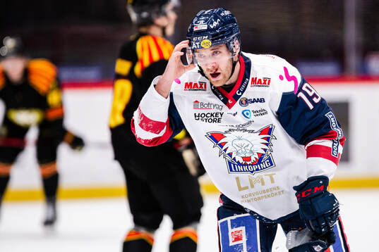 Linköpings Patrick Russell har ont
