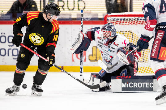 Brynäs Johan Larsson och Linköpings målvakt Marcus