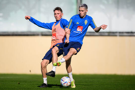 Bläddra bland fler bilder av Football, Winter Tournament, Day 2, Sweden, Training