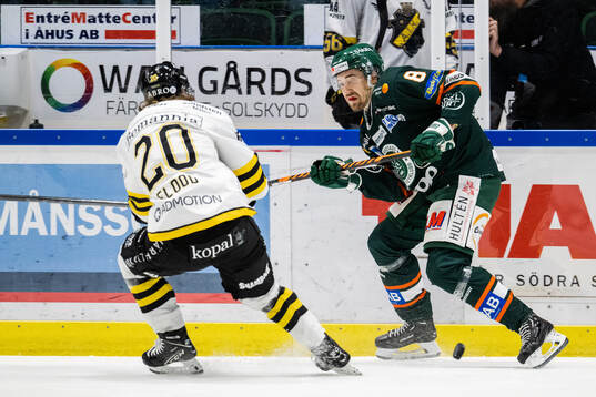 AIKs Erik Flood och Kristianstads Robin Carlsson