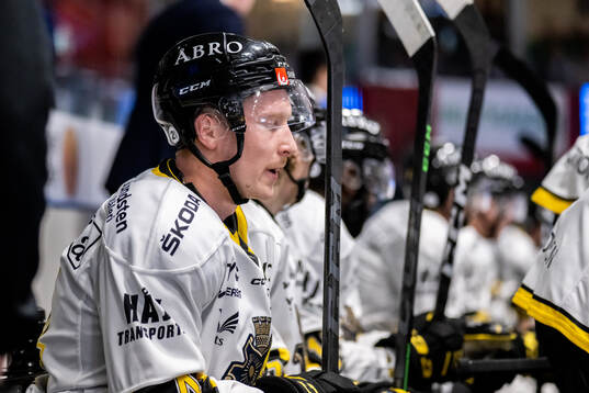 AIKs Oscar Öhman deppar i båset