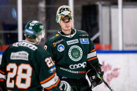 Kristianstads målvakt Filip Larsson deppar