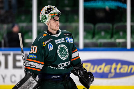 Kristianstads målvakt Filip Larsson deppar