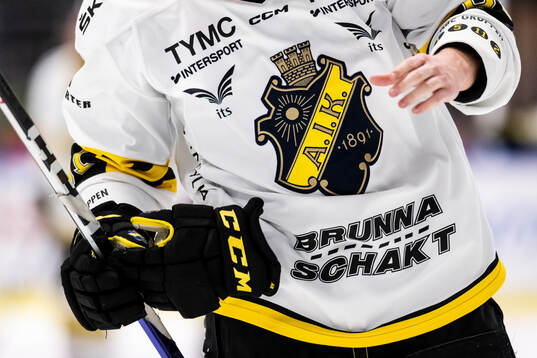 AIKs klubbmärke på en tröja