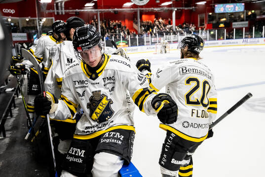 AIKs Oskar Magnusson och Erik Flood jublar