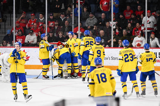 Players of Sweden look dejected