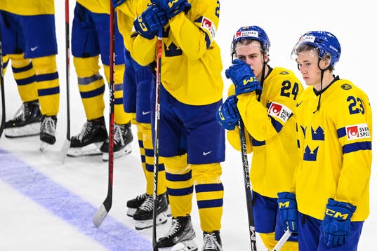 Jonathan Lekkerimäki of Sweden looks dejected