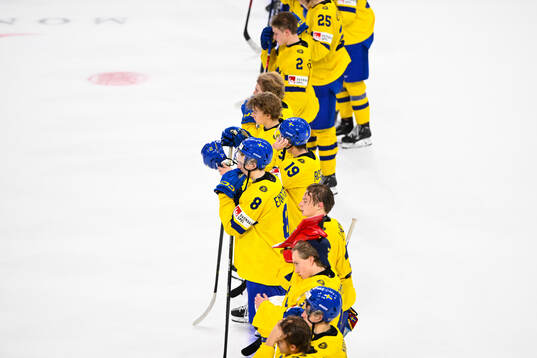 Players of Sweden look dejected
