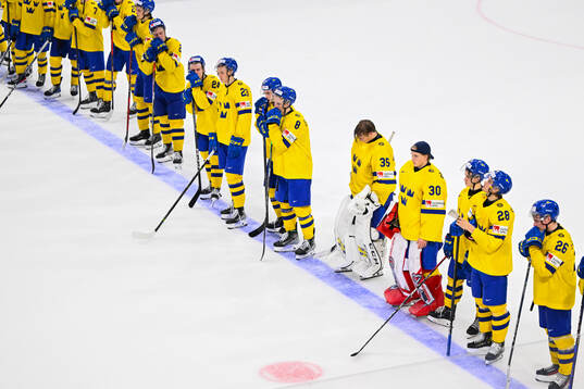 Players of Sweden look dejected